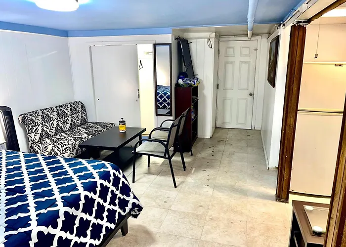 Lga Airport Near, Studio Walk In Bsmt Apt In A Private House!