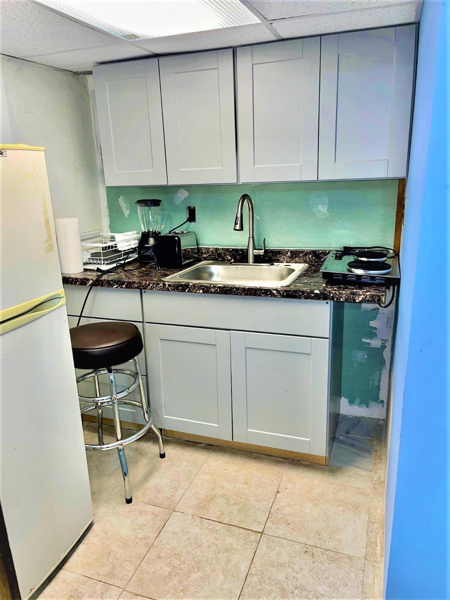 Lga Airport Near, Walk In Bsmt In A Private House! Apartamento *